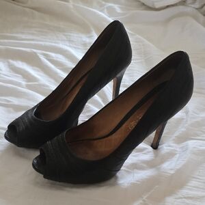 Vero Cuoio Black Peep-Toe Heels
